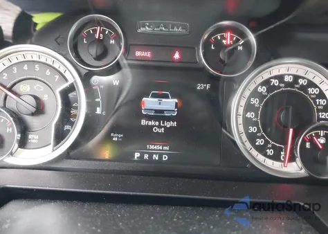 2015 Ram 1500 Outdoorsman z USA, uszkodzony, nr VIN 1C6RR7LT4FS525319